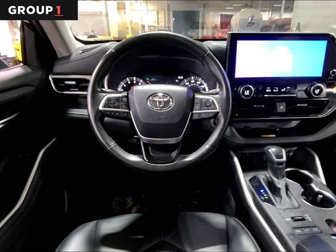 Certified 2024 Toyota Highlander XLE AWD/4WD image 6