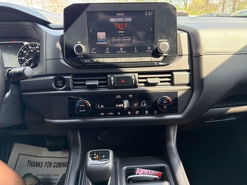 Used 2025 Nissan Pathfinder S FWD image 21