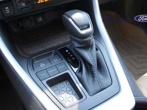 Used 2025 Toyota RAV4 Limited FWD image 19