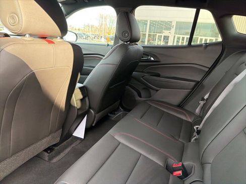 Used 2024 Chevrolet Trax RS w/ Sunroof Package image 34