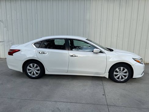 Used 2017 Nissan Altima 2.5 S w/ Power Driver Seat Package FWD image 2