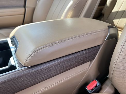 Used 2024 Land Rover Range Rover Long Wheelbase SE image 28