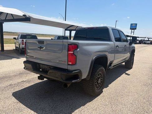 Used 2025 Chevrolet Silverado 2500 ZR2 w/ Technology Package AWD/4WD image 5