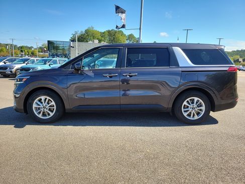 Used 2023 Kia Carnival LX image 22