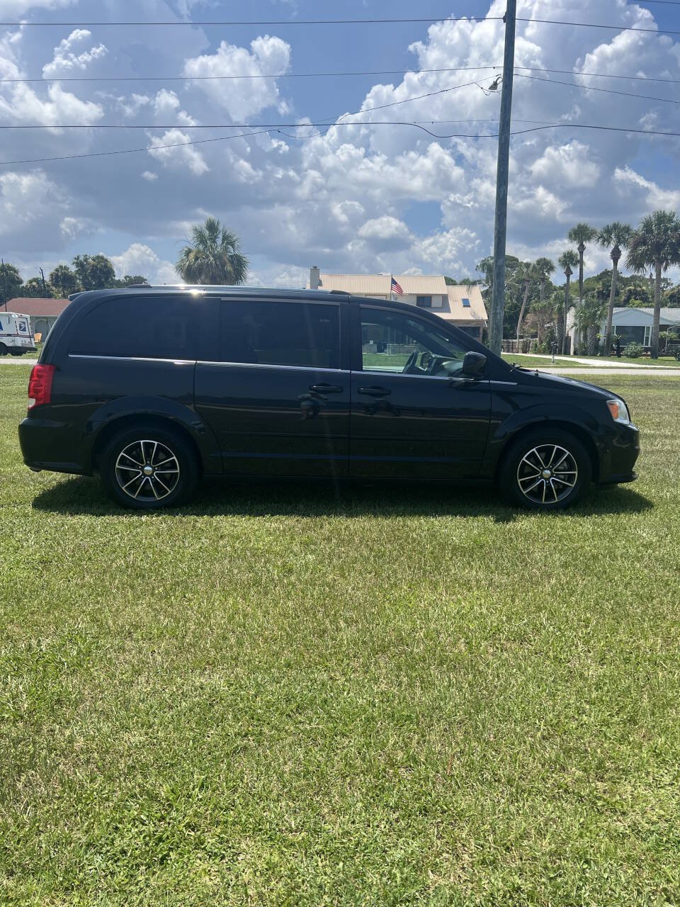 Used 2017 Dodge Grand Caravan SXT FWD image 7