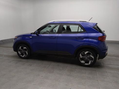 Used 2023 Hyundai Venue SEL FWD image 3