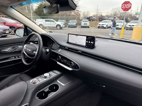 Used 2023 Genesis GV70 2.5T w/ Winter Weather Package image 15