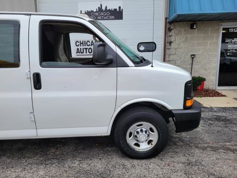 Used 2016 Chevrolet Express 2500 image 28