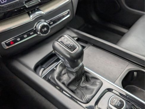 Used 2021 Volvo XC60 T5 Inscription image 38