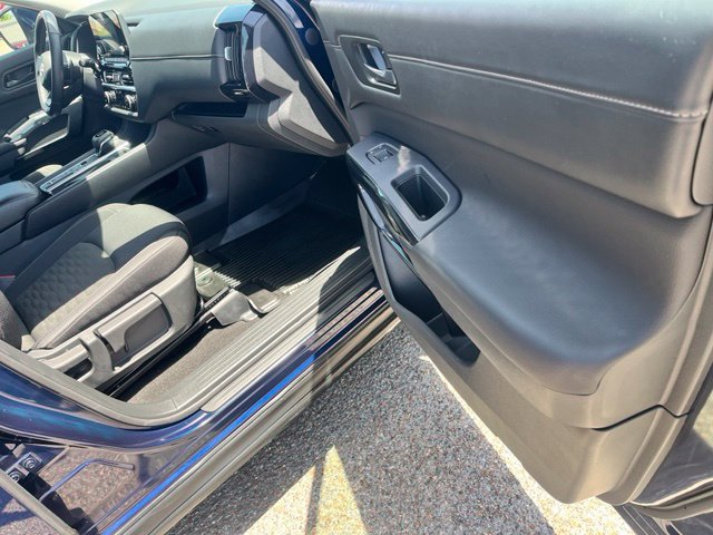 Used 2025 Nissan Pathfinder SV FWD image 20