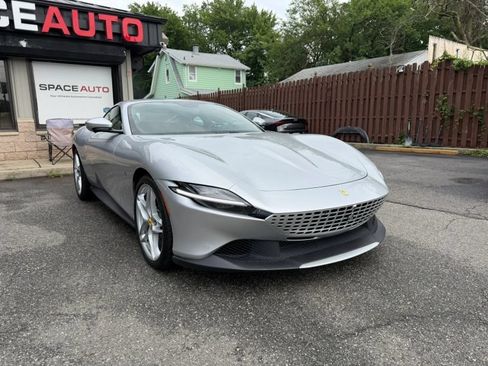 Used 2021 Ferrari Roma RWD image 4