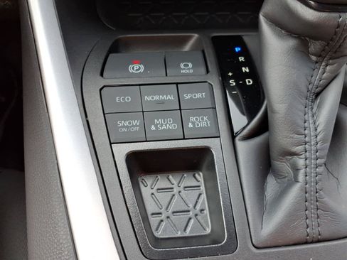 Used 2023 Toyota RAV4 LE AWD/4WD image 20