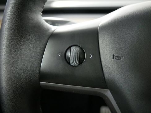 Used 2023 Tesla Model Y Performance AWD/4WD image 24