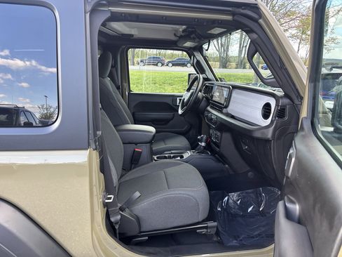 Used 2025 Jeep Wrangler Sport image 16