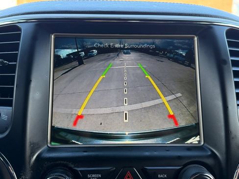 Used 2017 Jeep Grand Cherokee Overland image 36