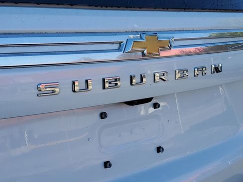 Used 2023 Chevrolet Suburban High Country image 38