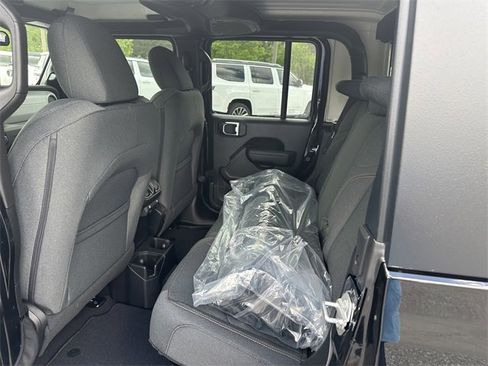 New 2025 Jeep Gladiator Sport image 20