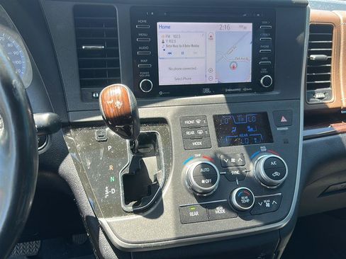 Used 2020 Toyota Sienna Limited Premium FWD image 5