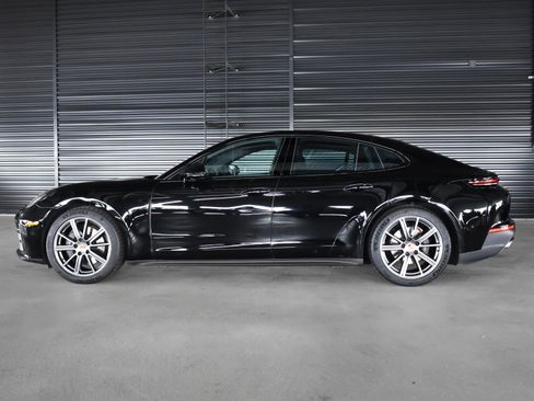 Certified 2025 Porsche Panamera RWD image 2