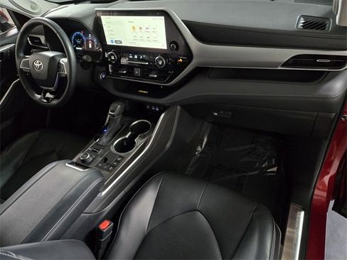Used 2023 Toyota Highlander Platinum image 24