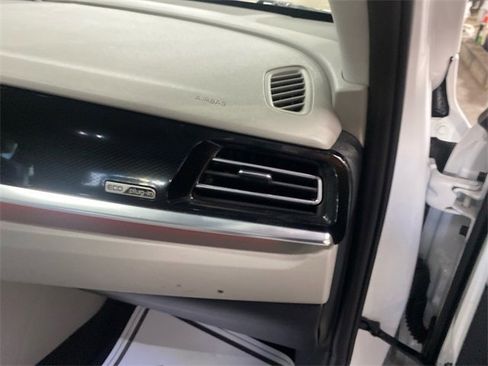 Used 2022 Kia Niro EX Premium image 26