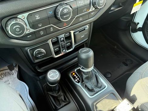 New 2026 Jeep Gladiator Sport AWD/4WD image 18