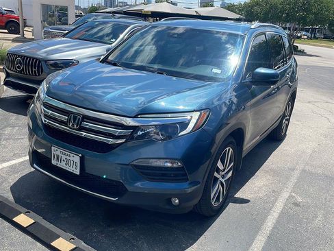 Used 2018 Honda Pilot Touring image 1