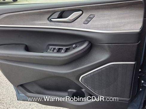 New 2026 Jeep Grand Cherokee L Limited RWD image 29