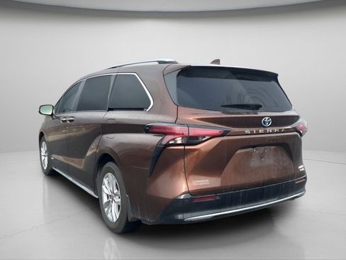 Certified 2021 Toyota Sienna Limited image 8