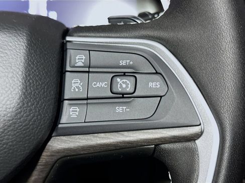 New 2025 Jeep Grand Cherokee Limited w/ Luxury Tech Group II AWD/4WD image 29