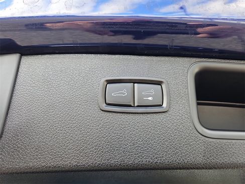 Certified 2025 Porsche Macan image 27