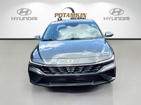 Certified 2025 Hyundai Elantra SEL FWD image 2
