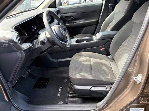 Certified 2025 Nissan Kicks S image 17