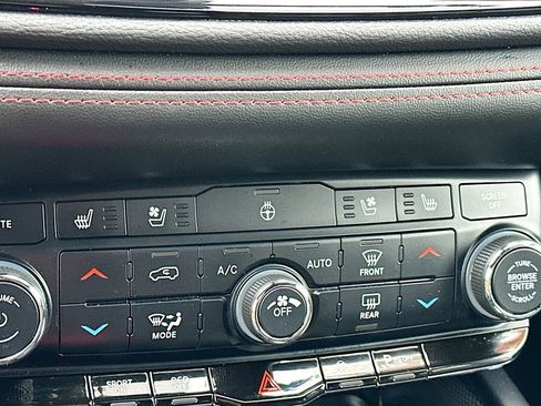 Used 2023 Dodge Durango R/T image 28