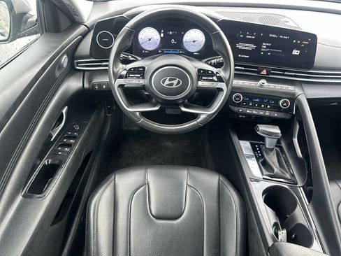 Used 2025 Hyundai Elantra Limited FWD image 17