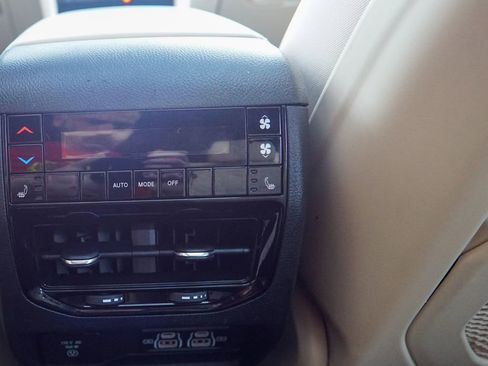 Used 2023 Jeep Grand Cherokee L Limited w/ Luxury Tech Group II image 18