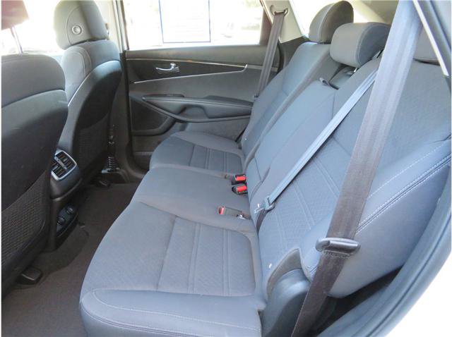 Used 2017 Kia Sorento FWD image 4