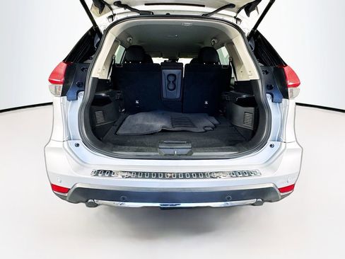 Used 2020 Nissan Rogue SV w/ Premium Package image 22