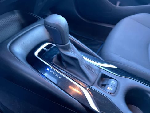 Used 2021 Toyota Corolla LE image 20