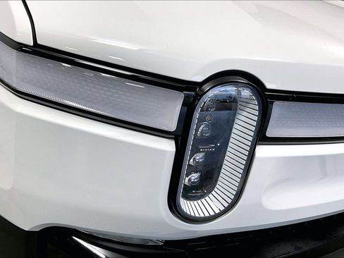 Used 2023 Rivian R1T Adventure image 28