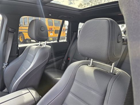 Used 2024 Mercedes-Benz GLS 450 4MATIC image 11
