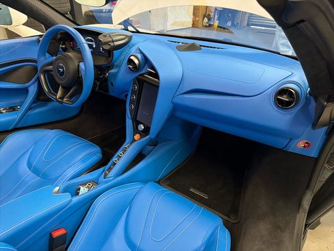 Used 2025 McLaren 750S Spider image 30
