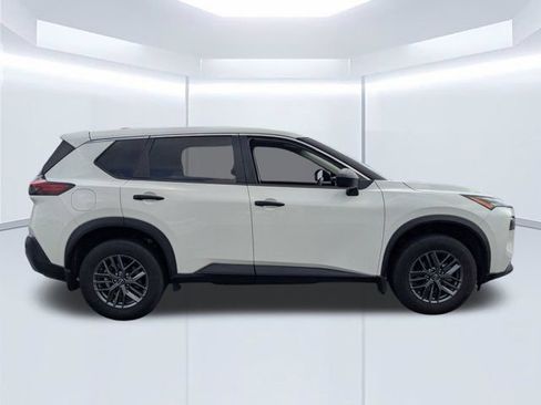 Used 2023 Nissan Rogue S FWD image 3