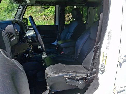Used 2014 Jeep Wrangler Unlimited Sahara AWD/4WD image 13