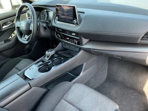 Used 2025 Nissan Rogue SV FWD image 22