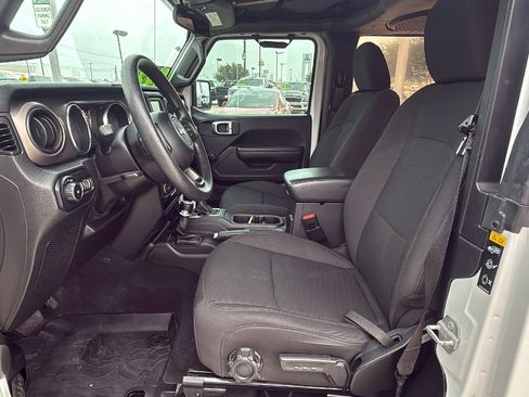 Certified 2020 Jeep Wrangler Sport AWD/4WD image 10