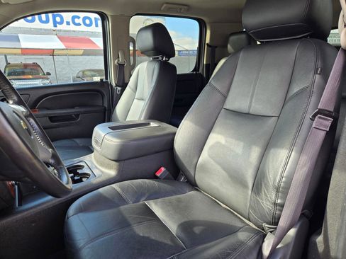 Used 2014 Chevrolet Suburban LT image 21