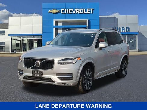 Used 2018 Volvo XC90 T5 Momentum w/ Convenience Package image 9