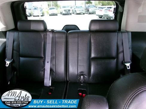 Used 2011 Cadillac Escalade Luxury image 15