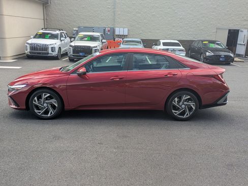 Certified 2024 Hyundai Elantra Limited FWD image 8